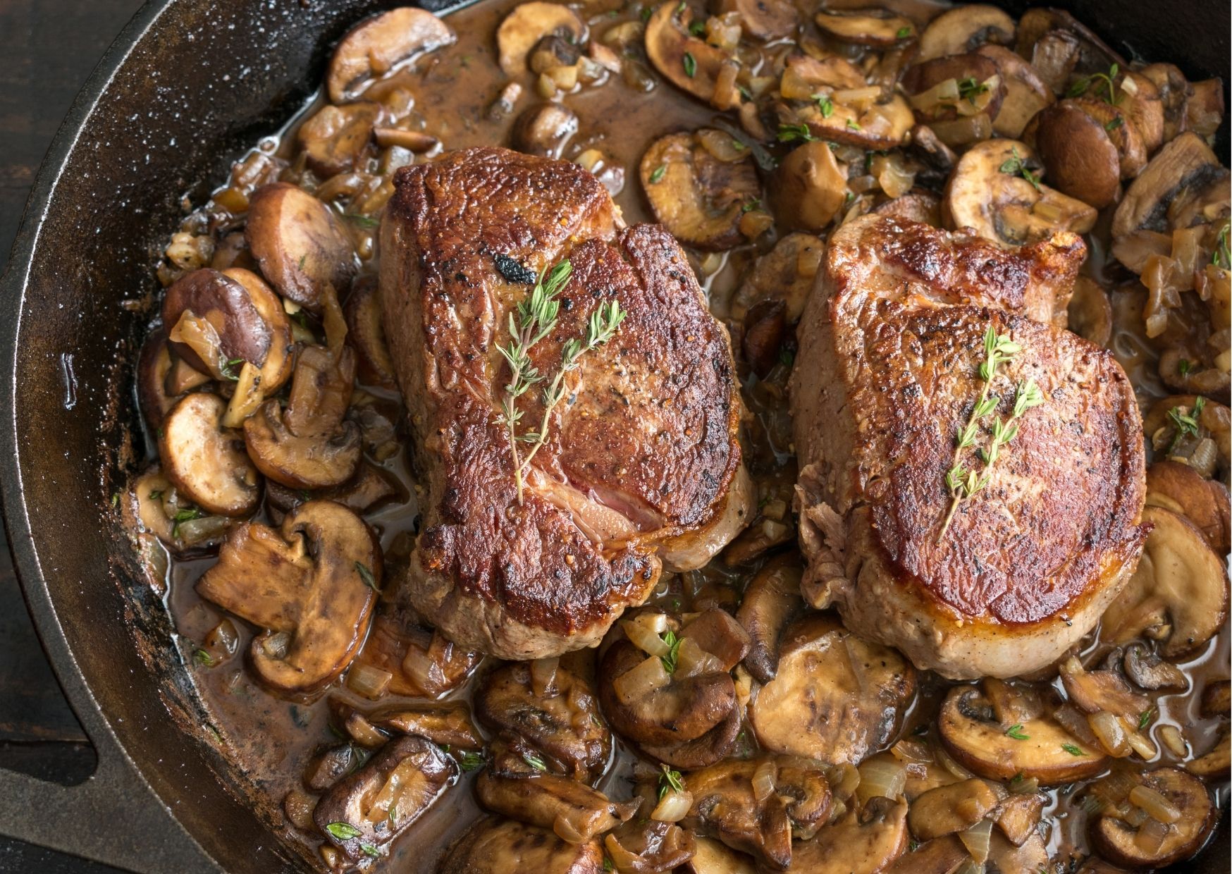 Filet mignon con salsa de hongos