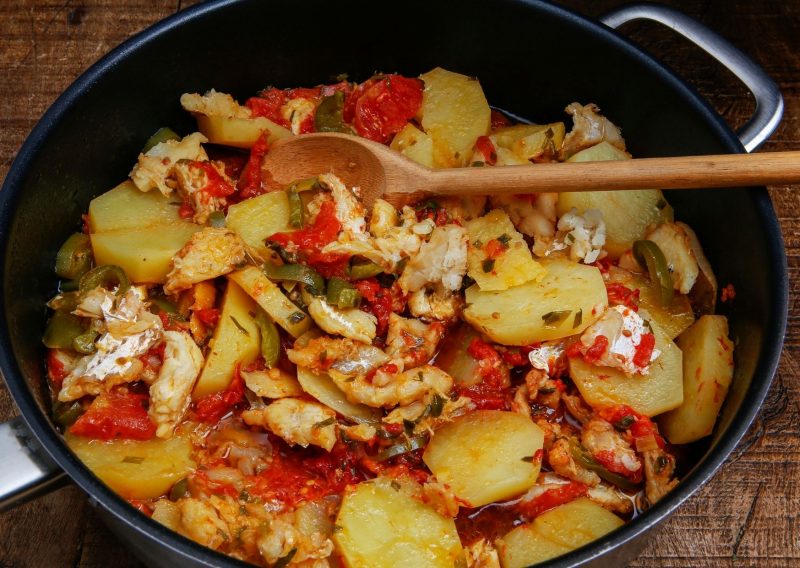 Cazuela de bacalao (seco o de salazón) con porotos de manteca