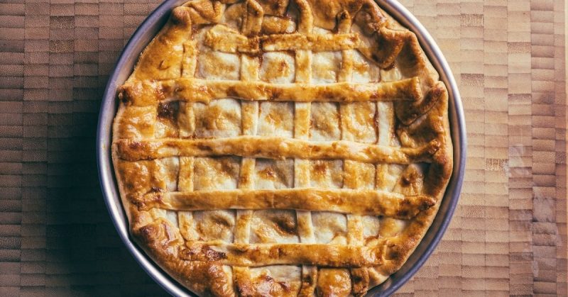 Tarta novedosa de cabellos de ángel, lomito, champiñones